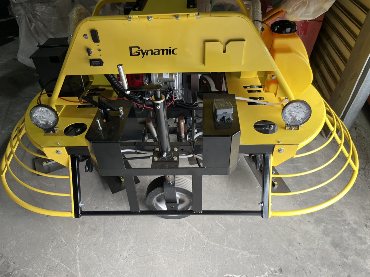 Máy xoa nền đôi 1M Dynamic Honda GX690 (24HP)