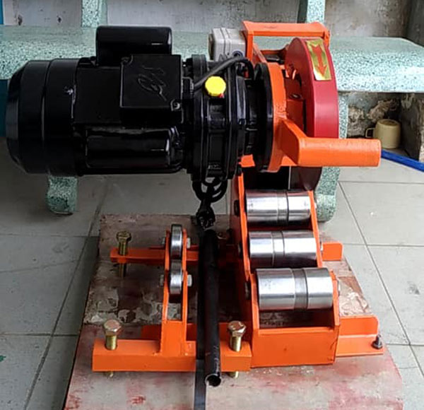 máy cắt ống thép thủy lực EPC215